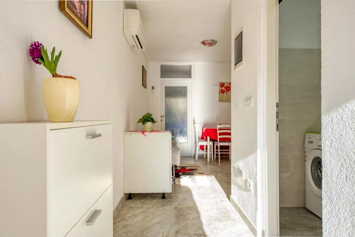 بيت ضيافة Apartments Ina & Ika روفينج