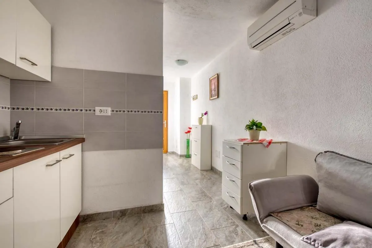 Apartments Ina & Ika روفينج 3*,