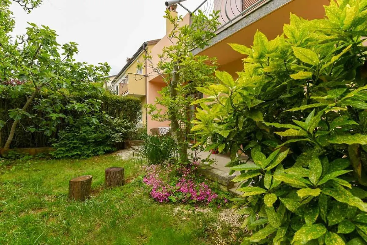 بيت ضيافة Apartments Ina & Ika روفينج