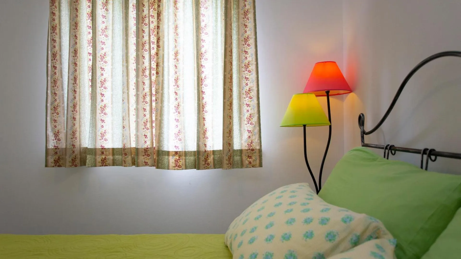 Apartments Ina & Ika روفينج بيت ضيافة