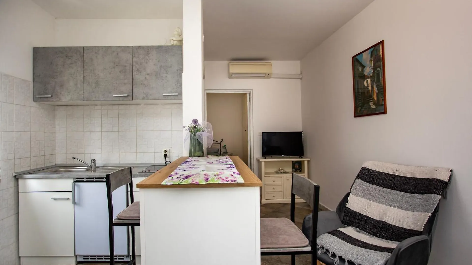 Apartments Ina & Ika Ровинь 3*,  Хорватия